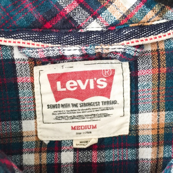 Levi's | Plaid Button Down - Picture 6 of 7